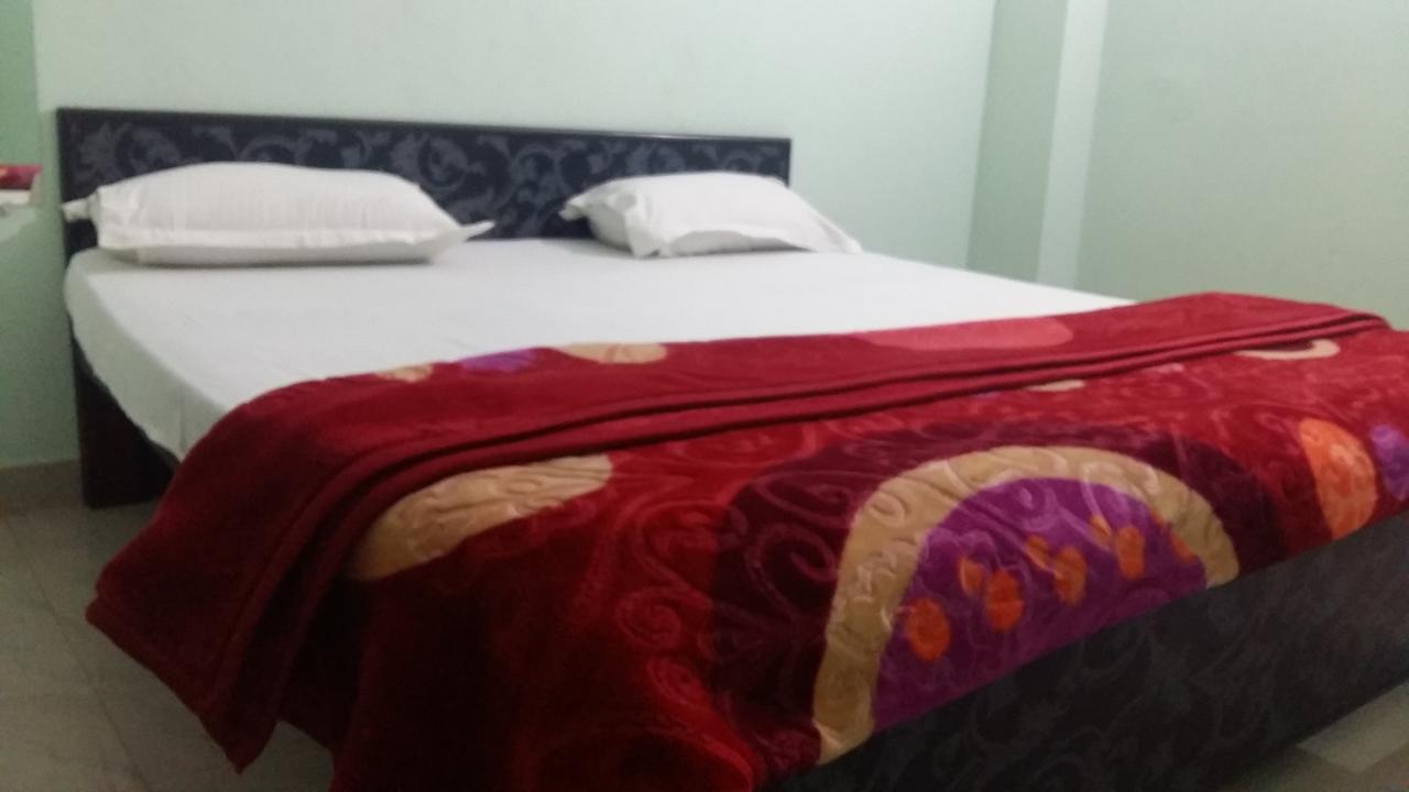 Hotel Giriraj Inn Varanasi Exteriör bild