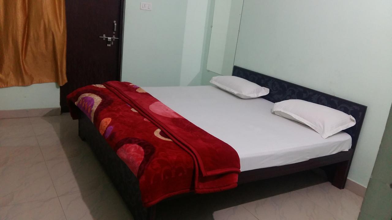Hotel Giriraj Inn Varanasi Exteriör bild
