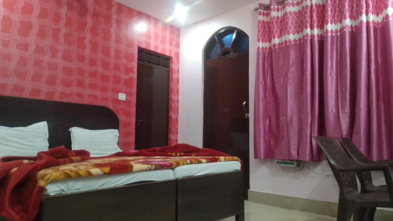 Hotel Giriraj Inn Varanasi Exteriör bild