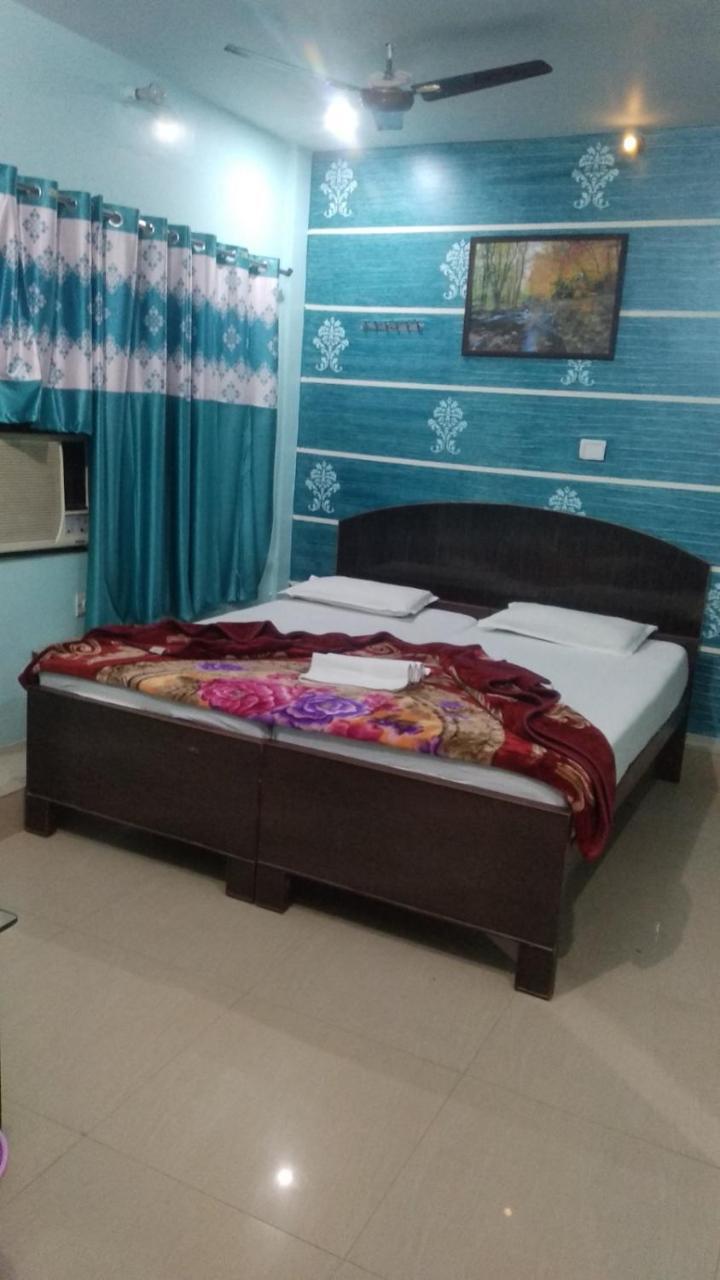 Hotel Giriraj Inn Varanasi Exteriör bild