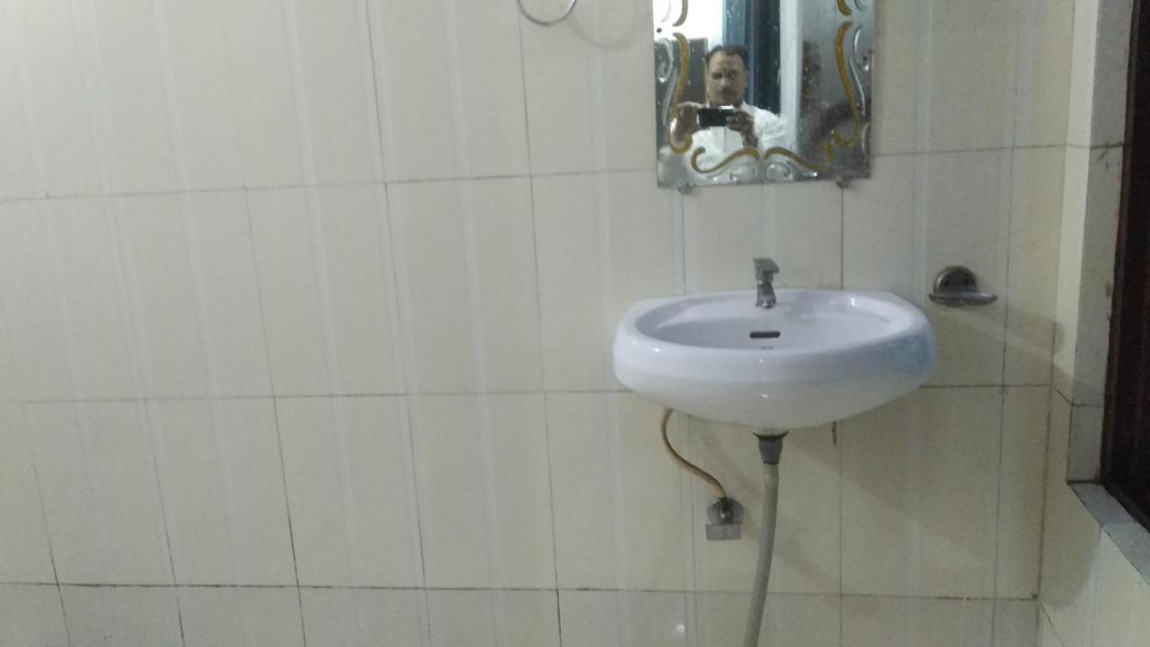 Hotel Giriraj Inn Varanasi Exteriör bild