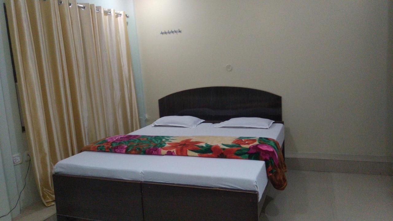 Hotel Giriraj Inn Varanasi Exteriör bild