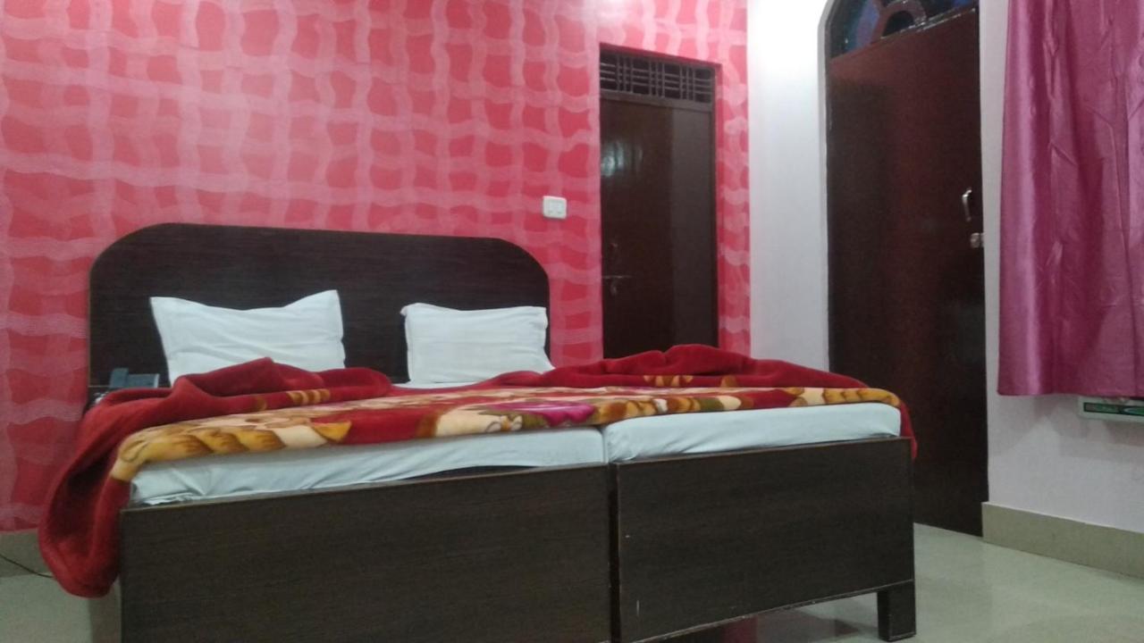 Hotel Giriraj Inn Varanasi Exteriör bild