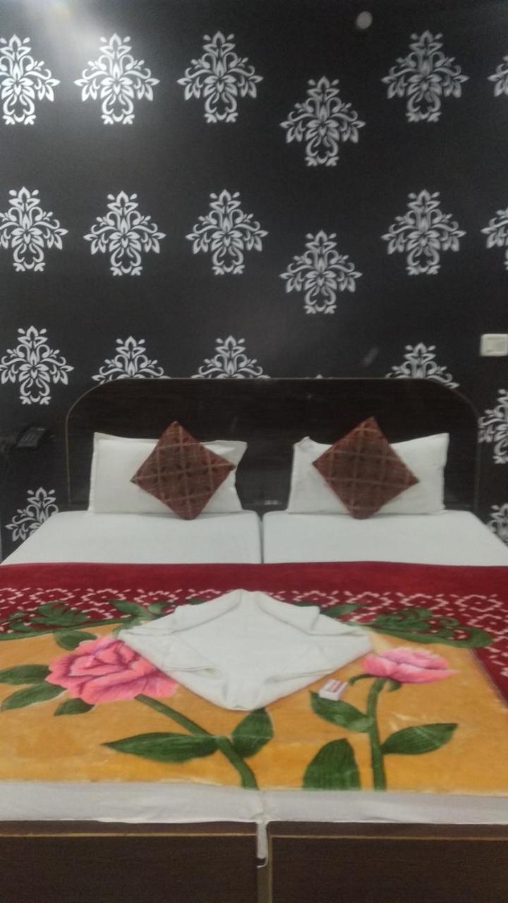 Hotel Giriraj Inn Varanasi Exteriör bild