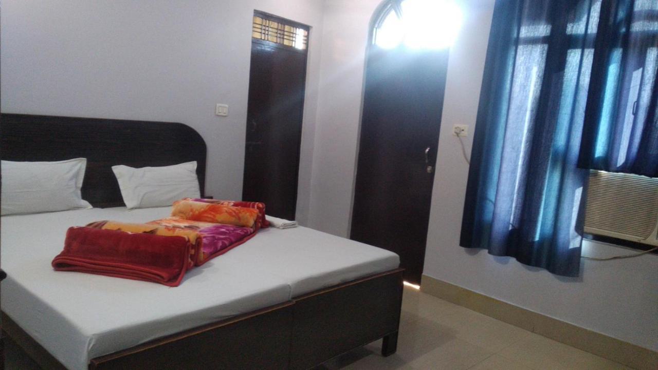 Hotel Giriraj Inn Varanasi Exteriör bild