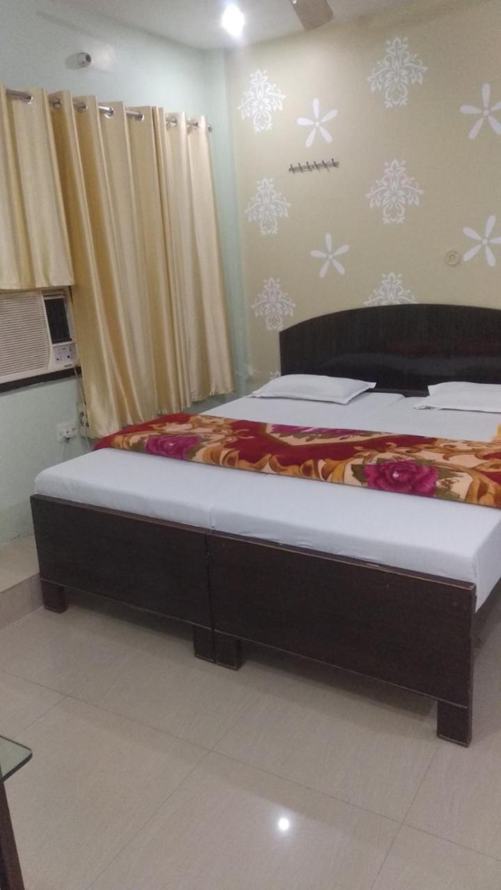 Hotel Giriraj Inn Varanasi Exteriör bild