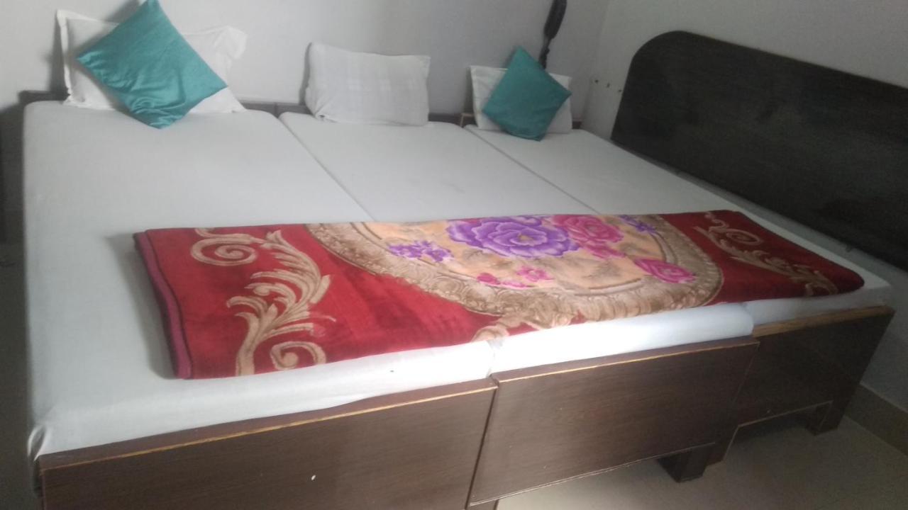 Hotel Giriraj Inn Varanasi Exteriör bild
